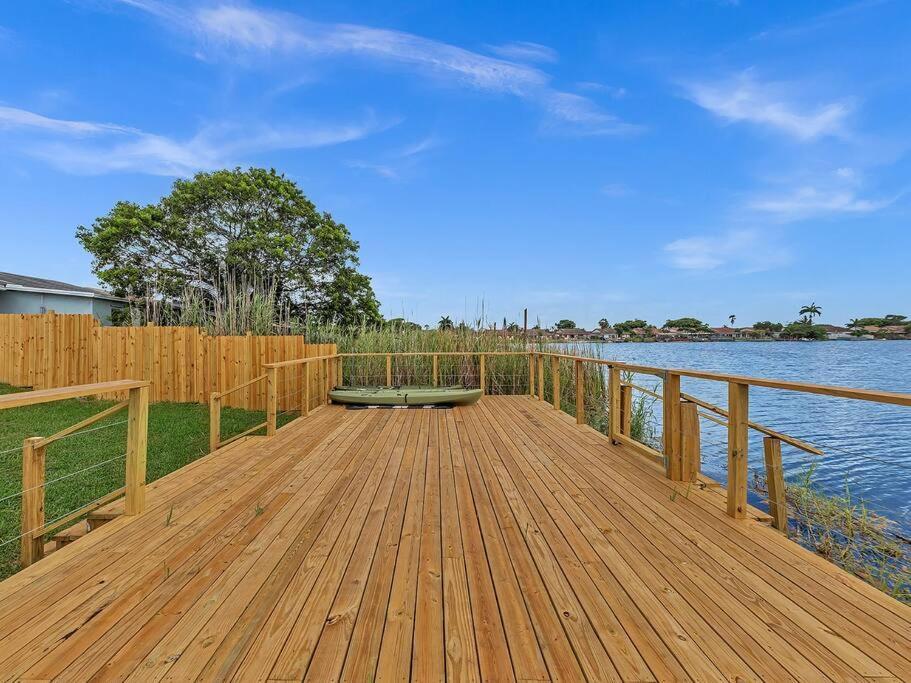 Supervilla - Lakefront - Sunsets, Kayaks, Grill Fort Lauderdale Luaran gambar